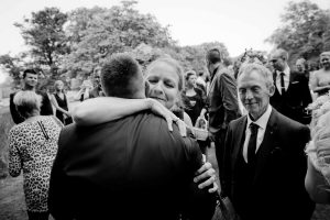 Hvornår bør vi starte med at lede efter bryllupsfotograf?